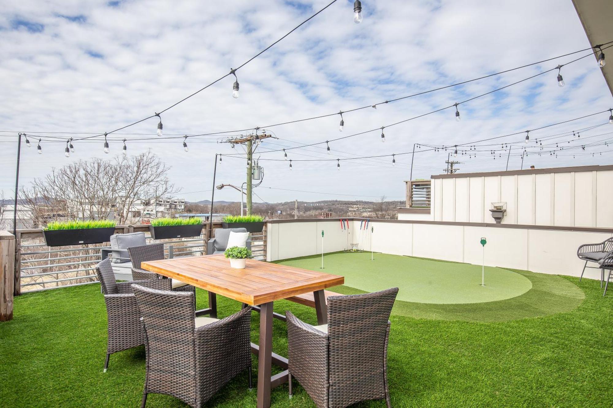 Whiskey House With Rooftop Golf, City Views! 8Min To Downtown! Sleeps 9! Nashville Eksteriør billede