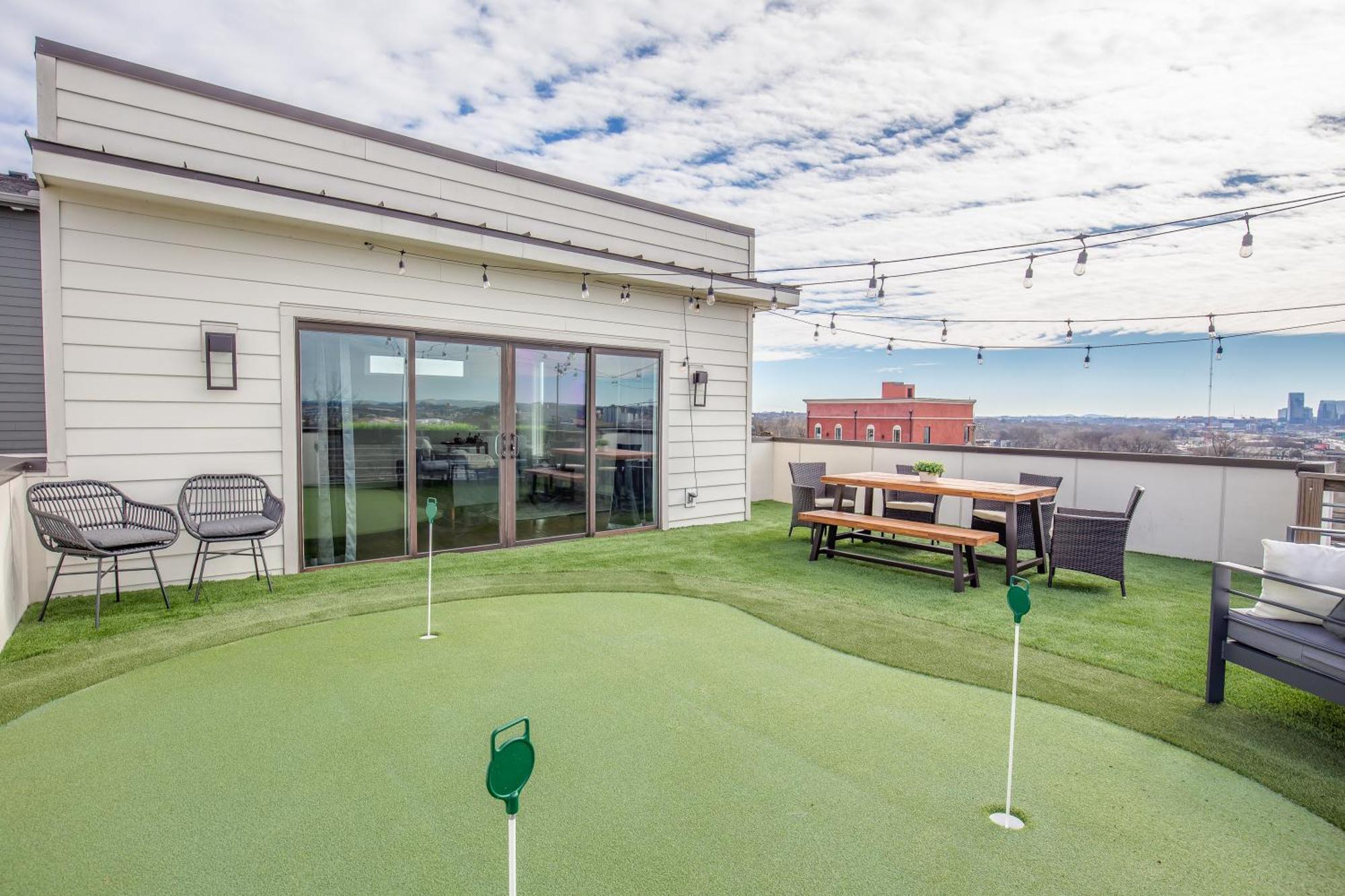 Whiskey House With Rooftop Golf, City Views! 8Min To Downtown! Sleeps 9! Nashville Eksteriør billede