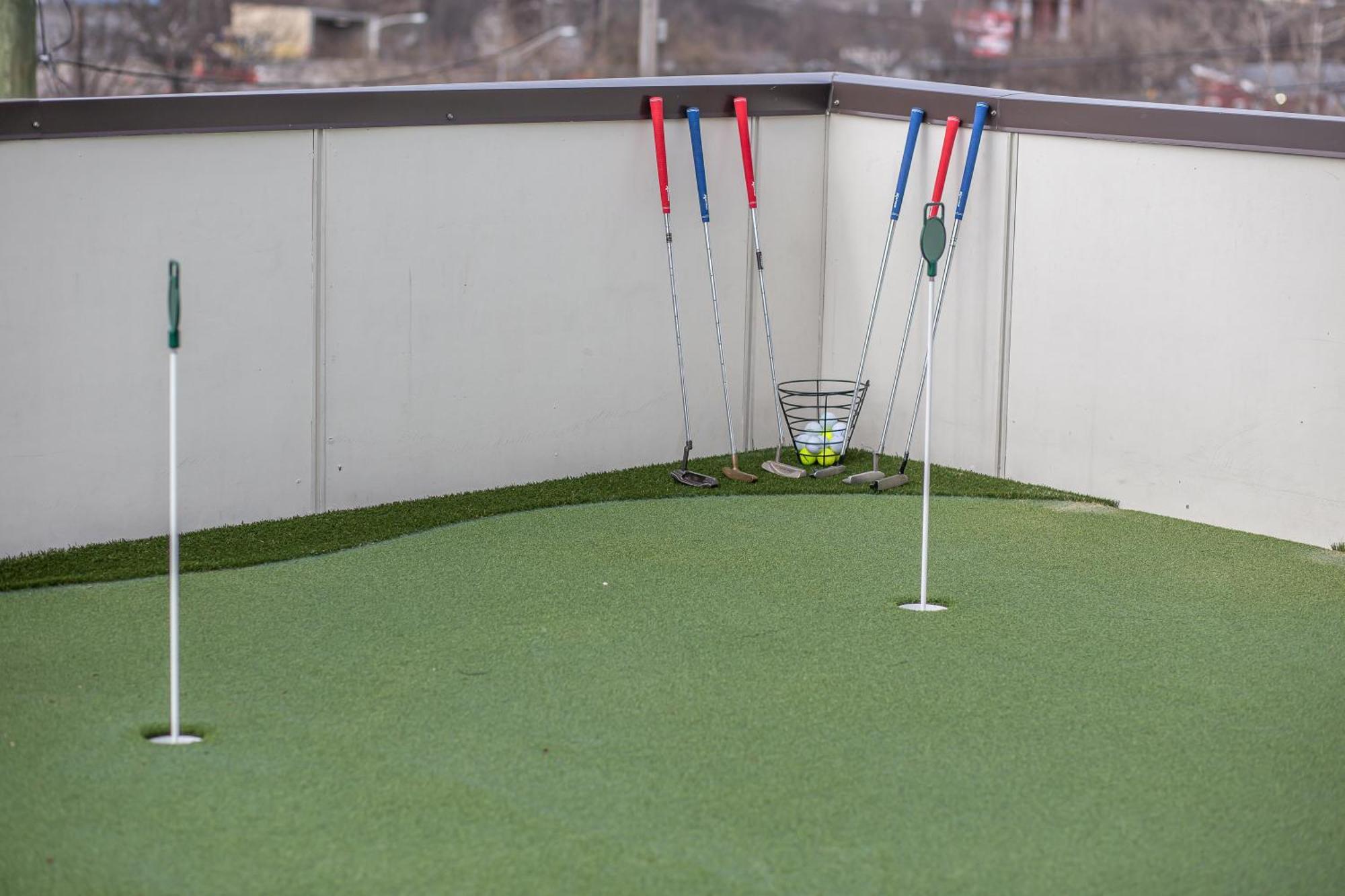 Whiskey House With Rooftop Golf, City Views! 8Min To Downtown! Sleeps 9! Nashville Eksteriør billede