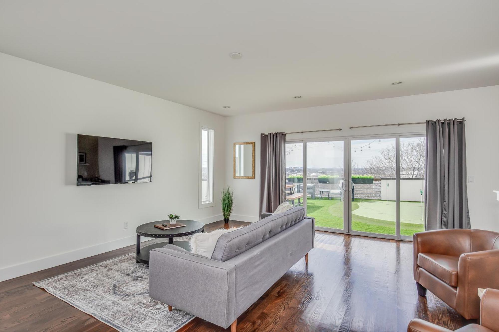 Whiskey House With Rooftop Golf, City Views! 8Min To Downtown! Sleeps 9! Nashville Eksteriør billede