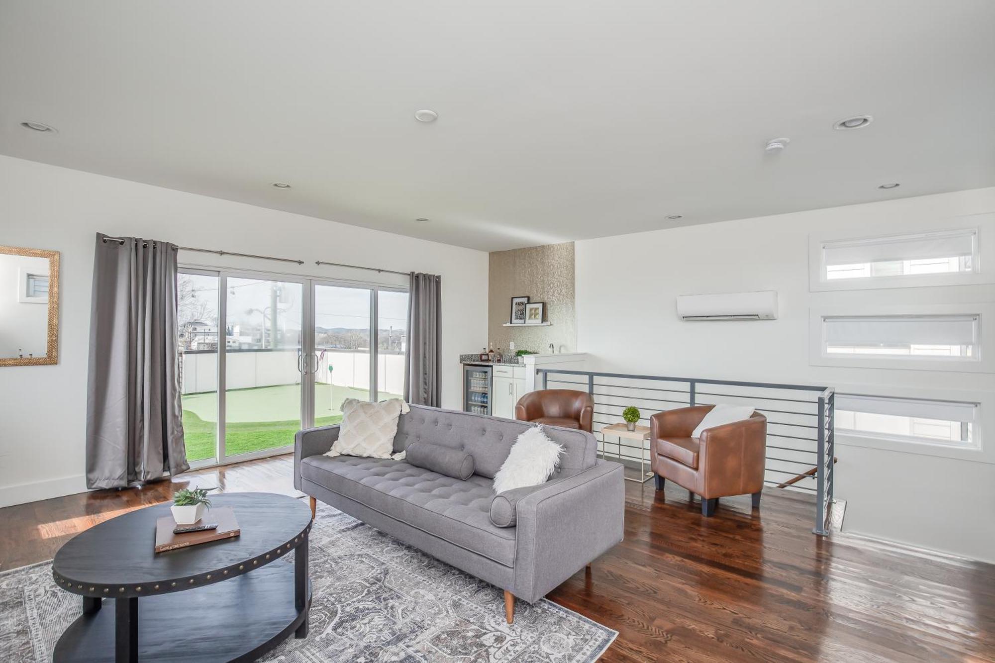 Whiskey House With Rooftop Golf, City Views! 8Min To Downtown! Sleeps 9! Nashville Eksteriør billede