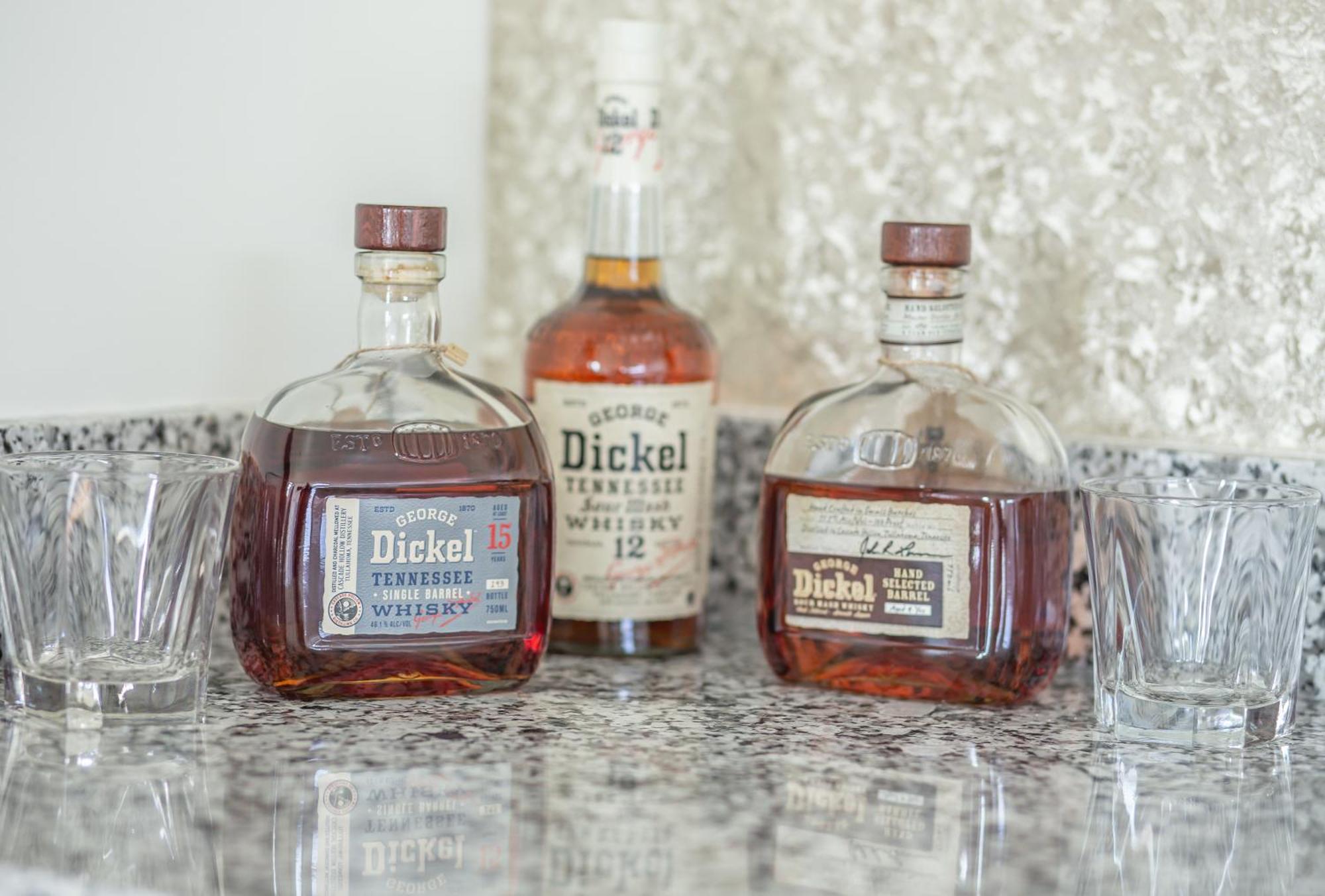 Whiskey House With Rooftop Golf, City Views! 8Min To Downtown! Sleeps 9! Nashville Eksteriør billede