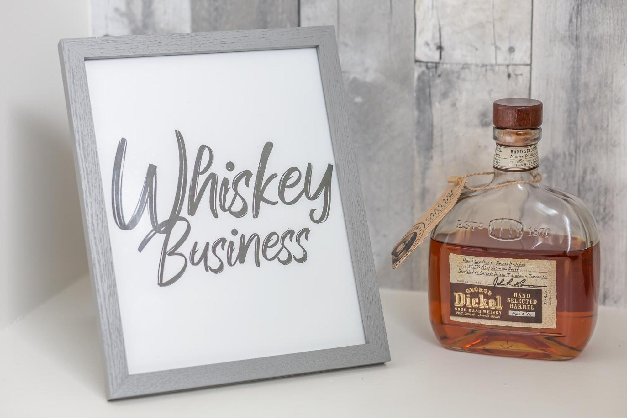 Whiskey House With Rooftop Golf, City Views! 8Min To Downtown! Sleeps 9! Nashville Eksteriør billede