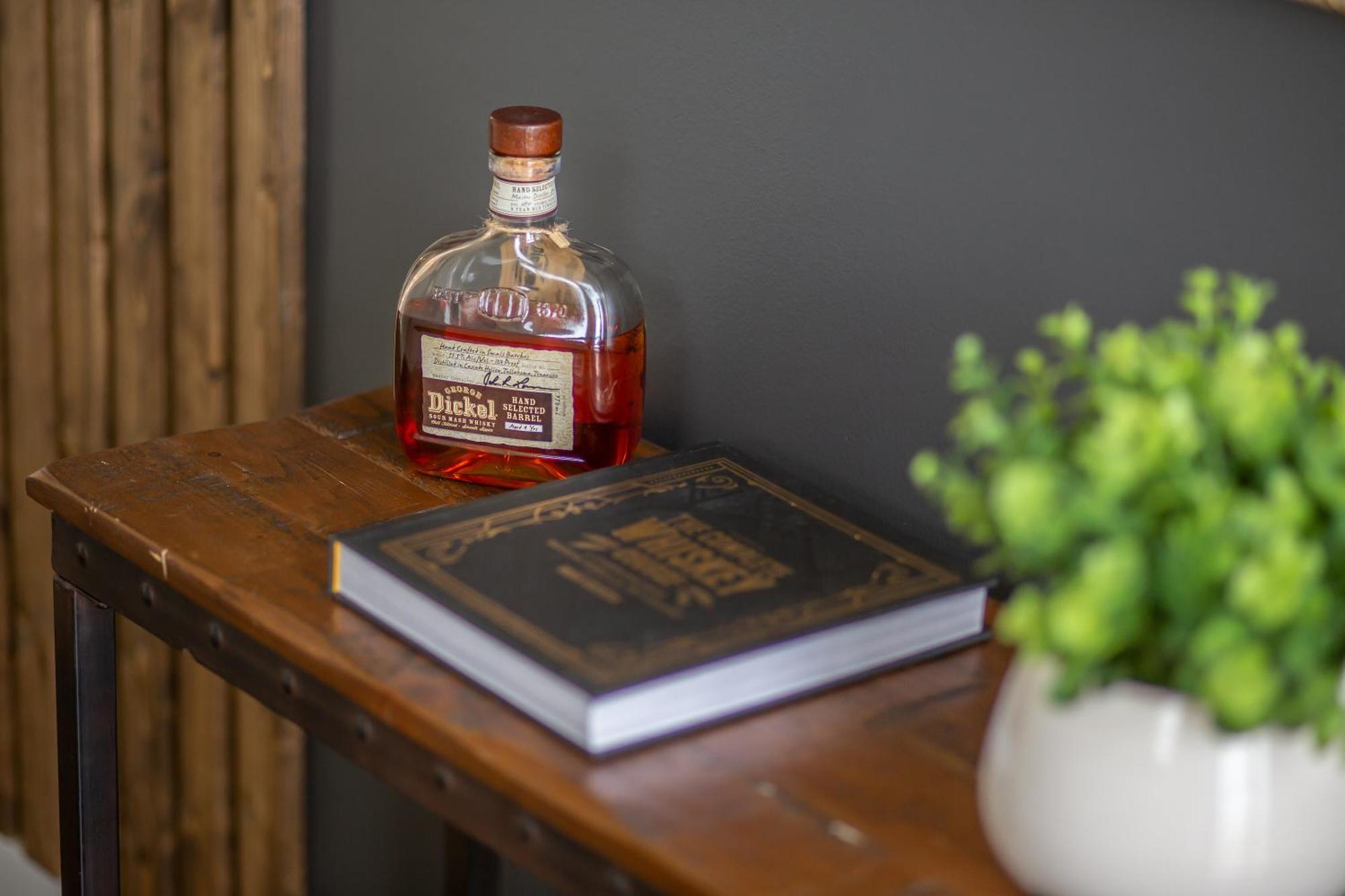 Whiskey House With Rooftop Golf, City Views! 8Min To Downtown! Sleeps 9! Nashville Eksteriør billede