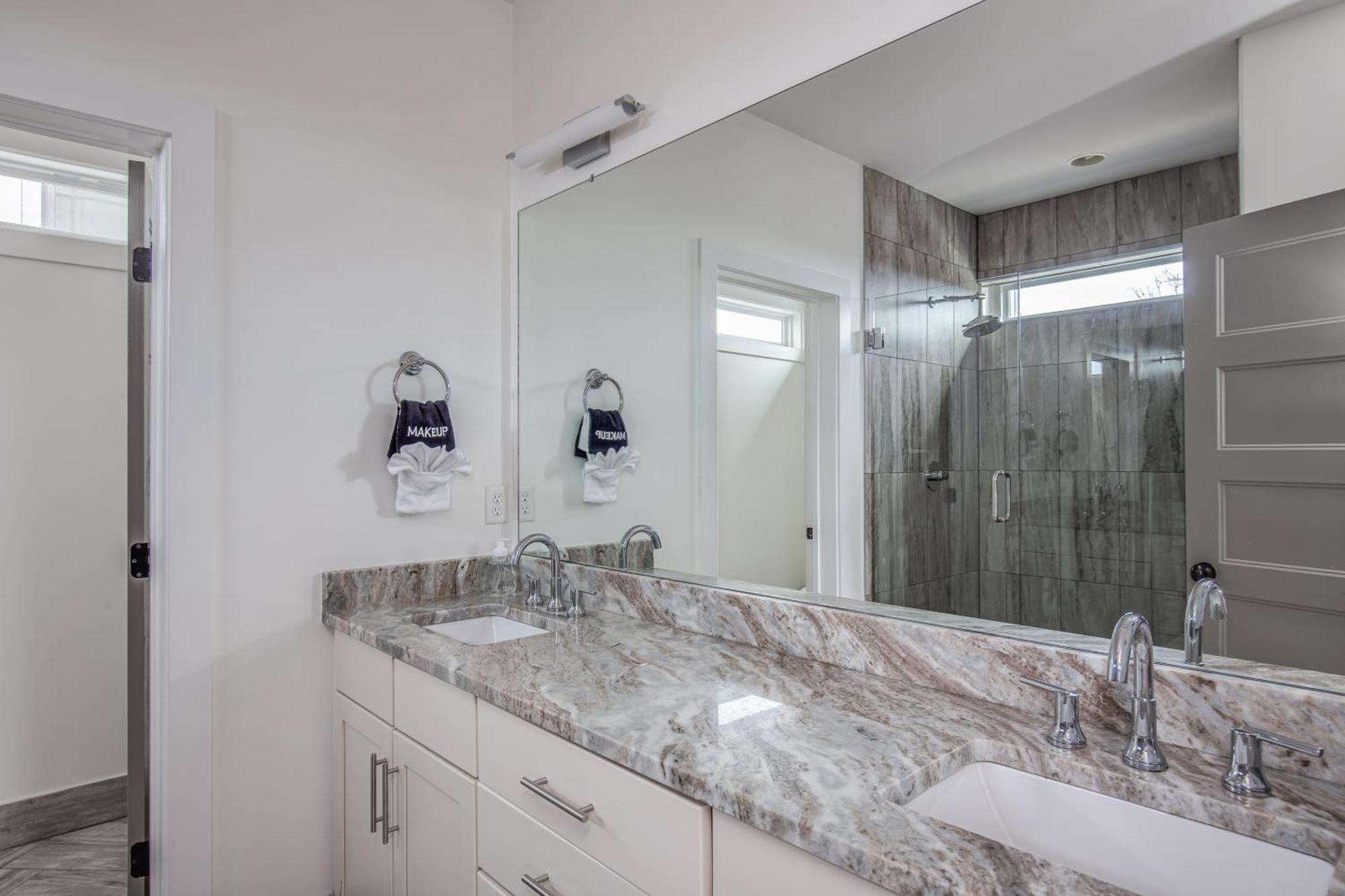 Whiskey House With Rooftop Golf, City Views! 8Min To Downtown! Sleeps 9! Nashville Eksteriør billede